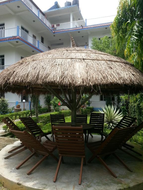 Hotel Shiva'S Dream Sauraha Exterior foto