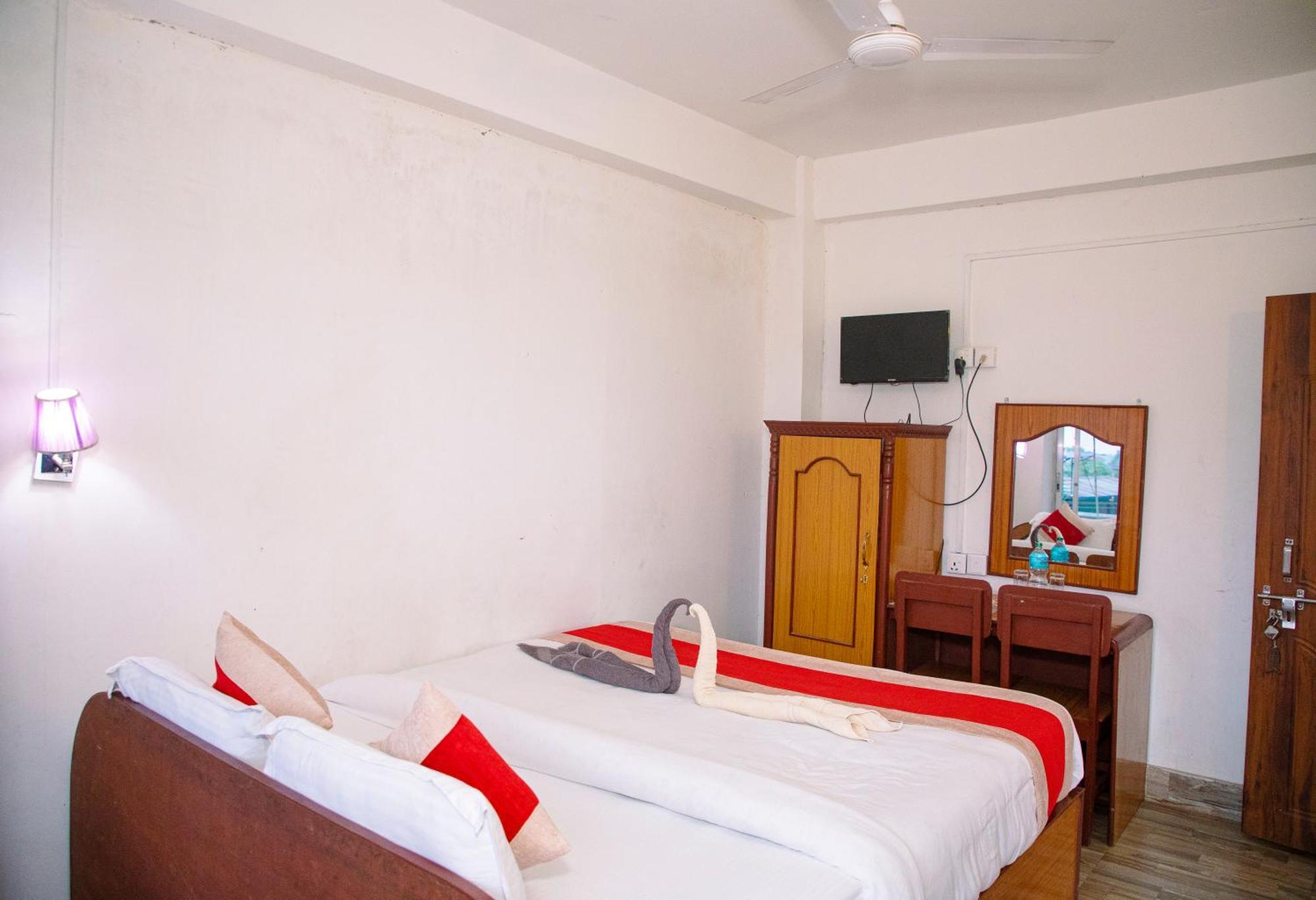 Hotel Shiva'S Dream Sauraha Exterior foto