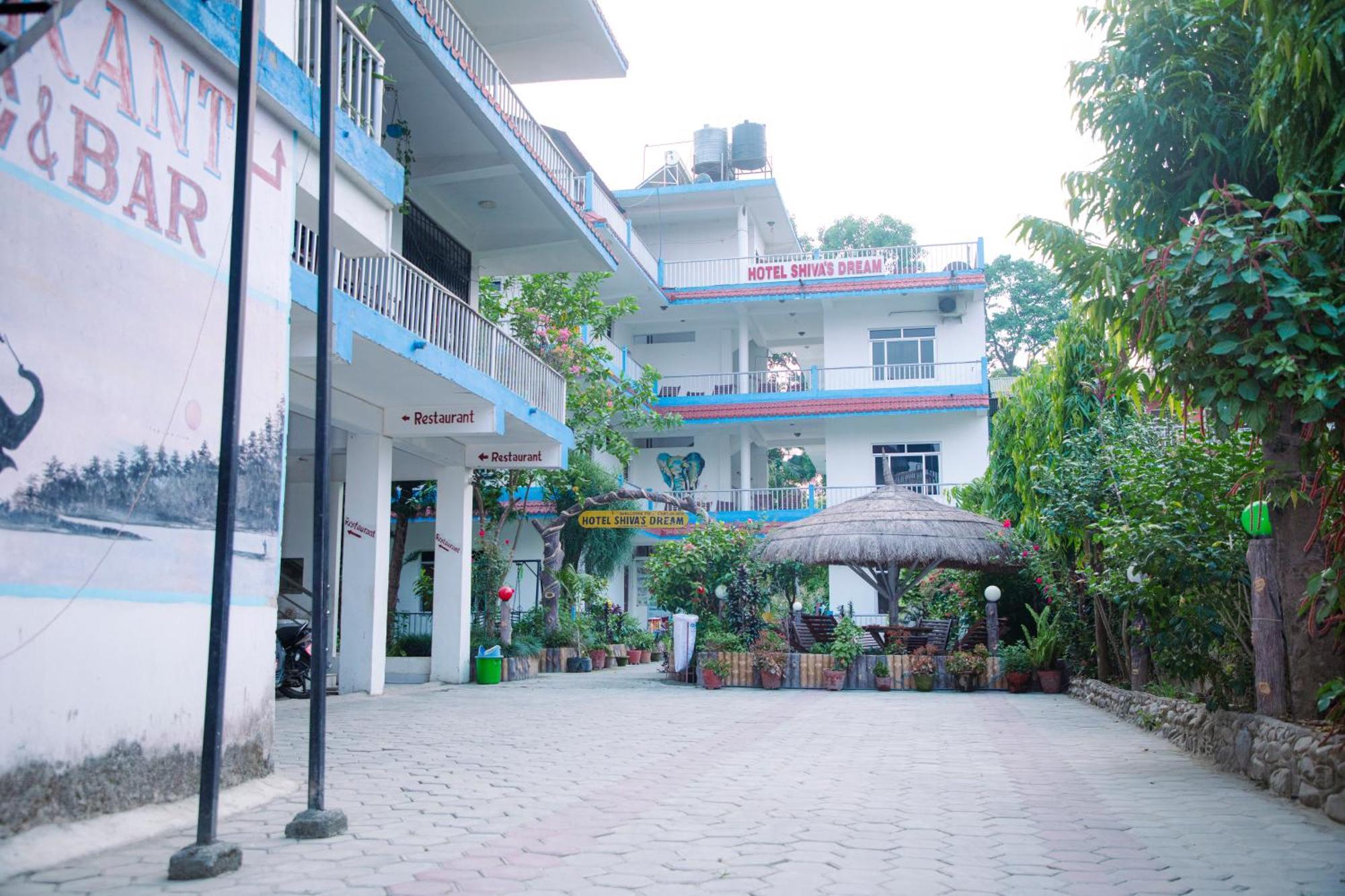 Hotel Shiva'S Dream Sauraha Exterior foto