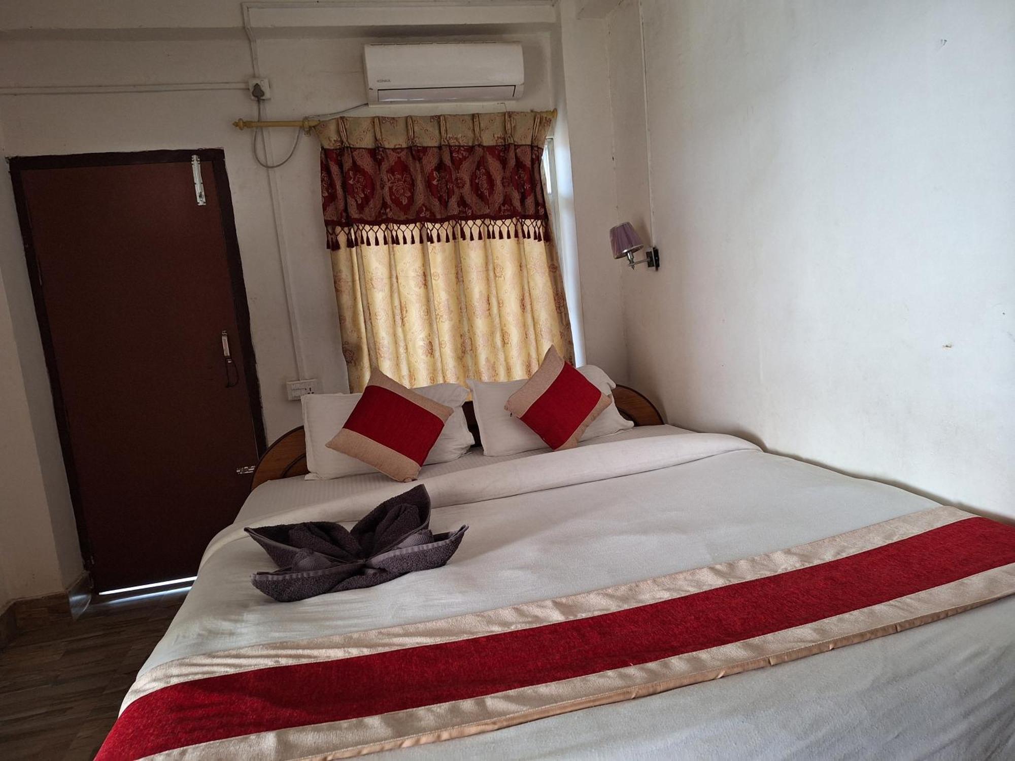 Hotel Shiva'S Dream Sauraha Exterior foto